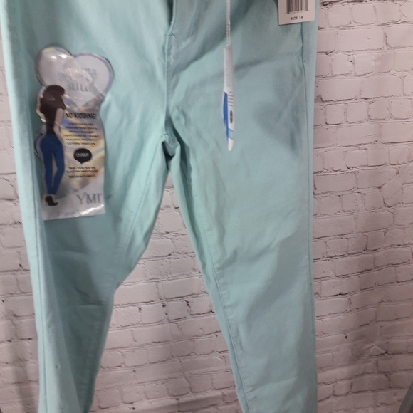 YMI hyper twill jeans, 1x - Picture 3 of 7